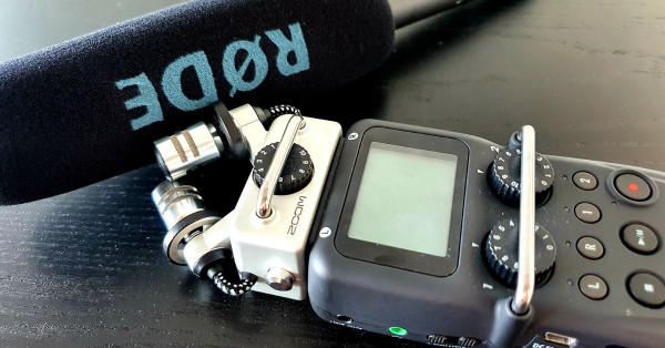 Mikrofon und Zoom H5 Aufnahmegerät